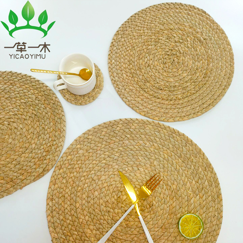 Fresh bamboo and grass, enjoy delicious meals