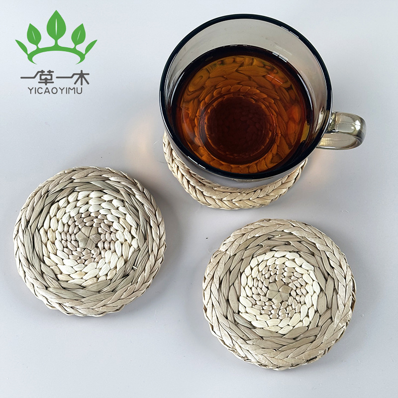 Garden style round woven grass coaster Handwoven pushgrass corn husk thickened insulation mat table decoration mat bowl mat full figure