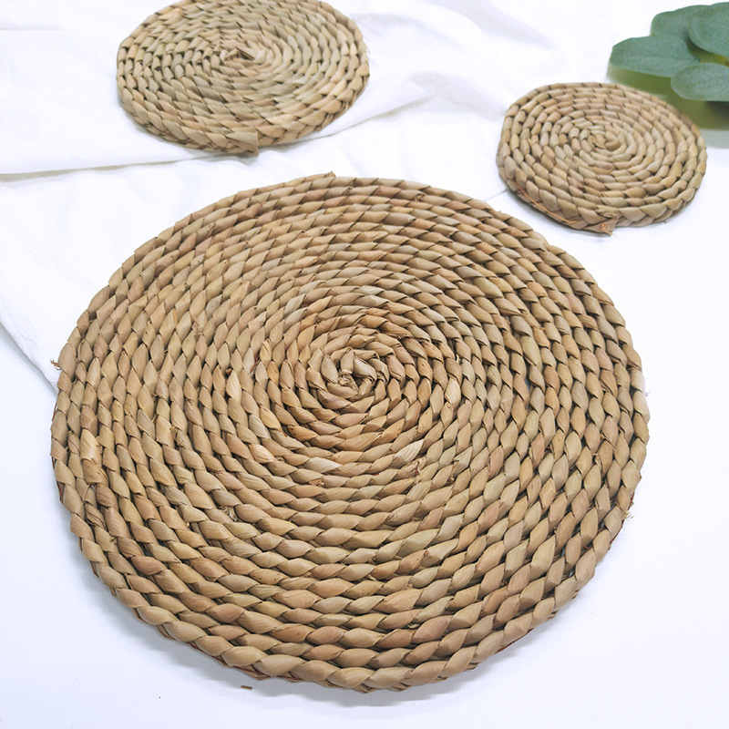 Japanese hand woven mat straw placemat Fuga table mat thickened casserole mat round heat insulation mat non-slip mat coaster Application Scenario
