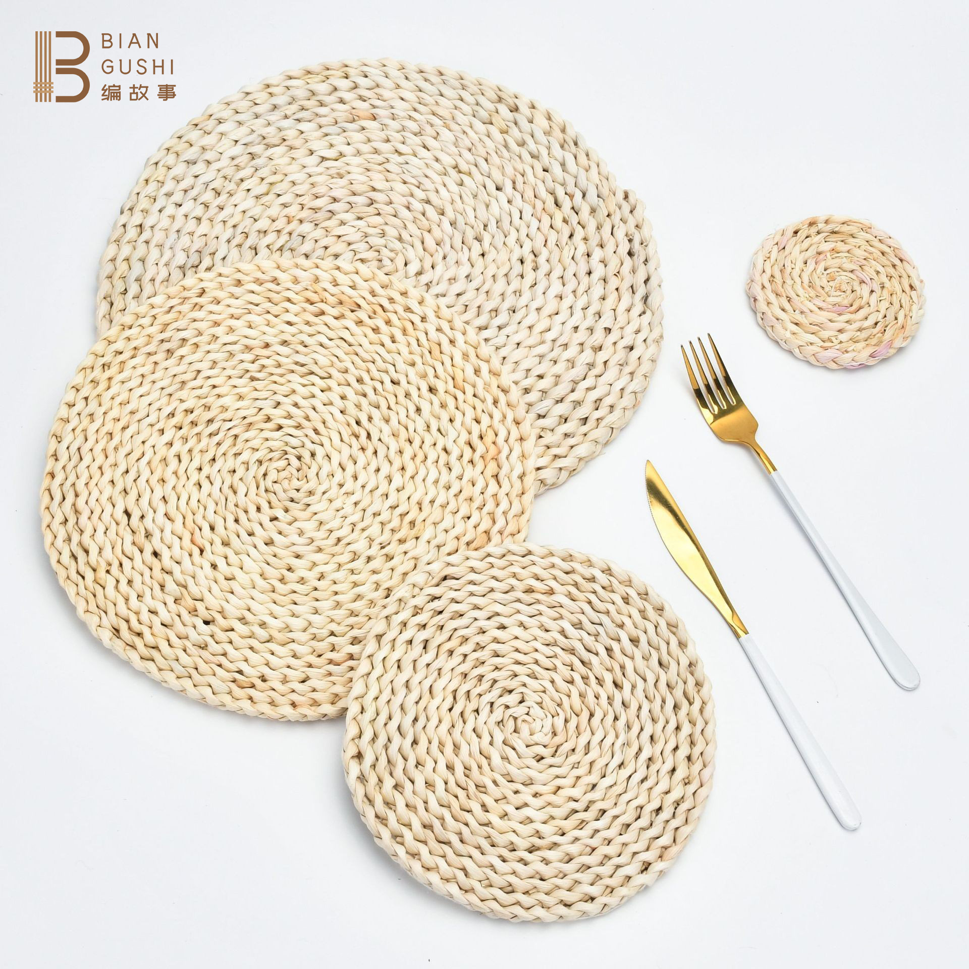 Manufacturers spot straw placemat corn husk placemat thickened heat insulation pot cushion cup cushion hand-woven heat insulation cushion table cushion full figure