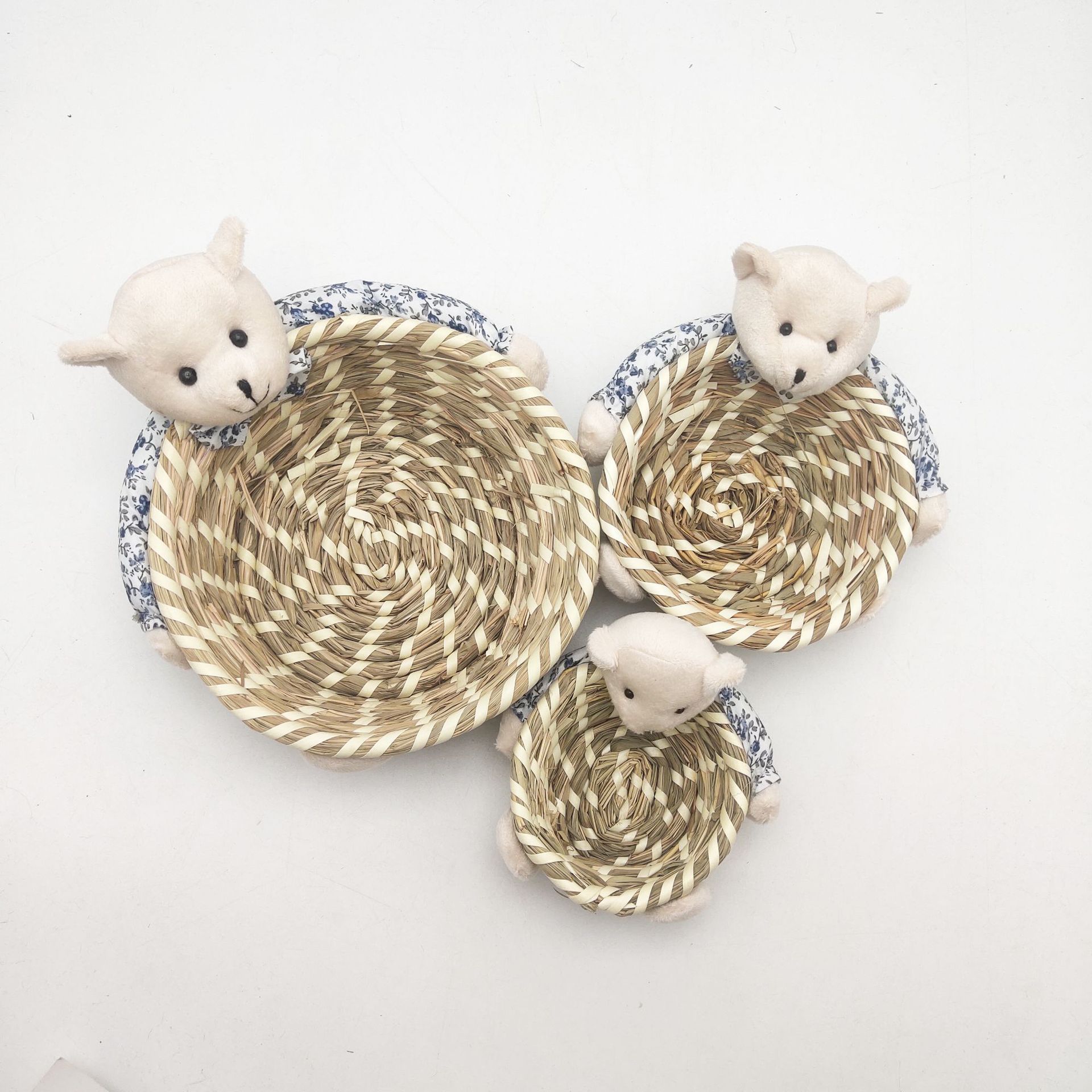 Factory direct thatch storage basket hand-woven home decoration rabbit bear three pieces of Easter egg basket details Picture