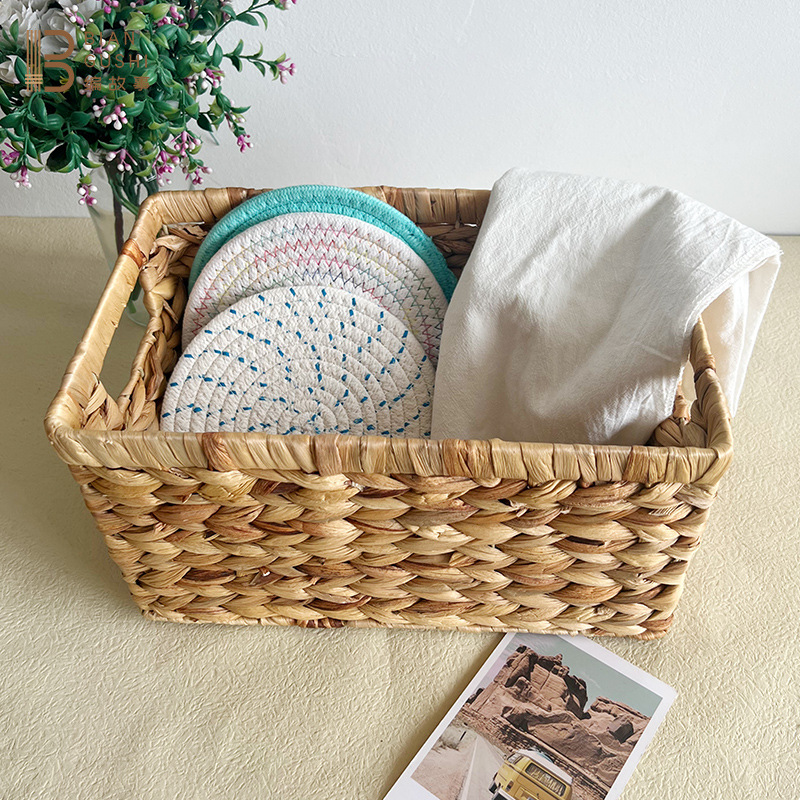 Cross-border sales of rural wind gourd grass woven storage basket hand-woven process storage basket snacks fruit storage basket full figure