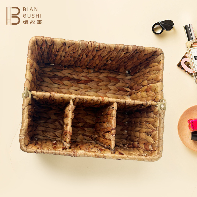 Cross-border hot selling water hyacinth woven knife and fork basket can swing portable basket hand made snacks fruit storage basket