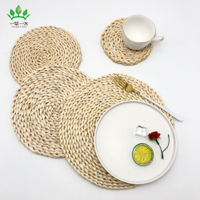 Seasonal changes, accompanying placemats: inspiration for designing seasonal themed placemats