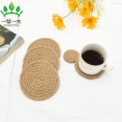 The collision of tradition and modernity: the fusion of retro style placemats and modern home decor