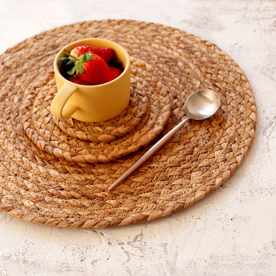 Handmade Embroidery: Artistic Display of Exquisite Chinese Tablemats